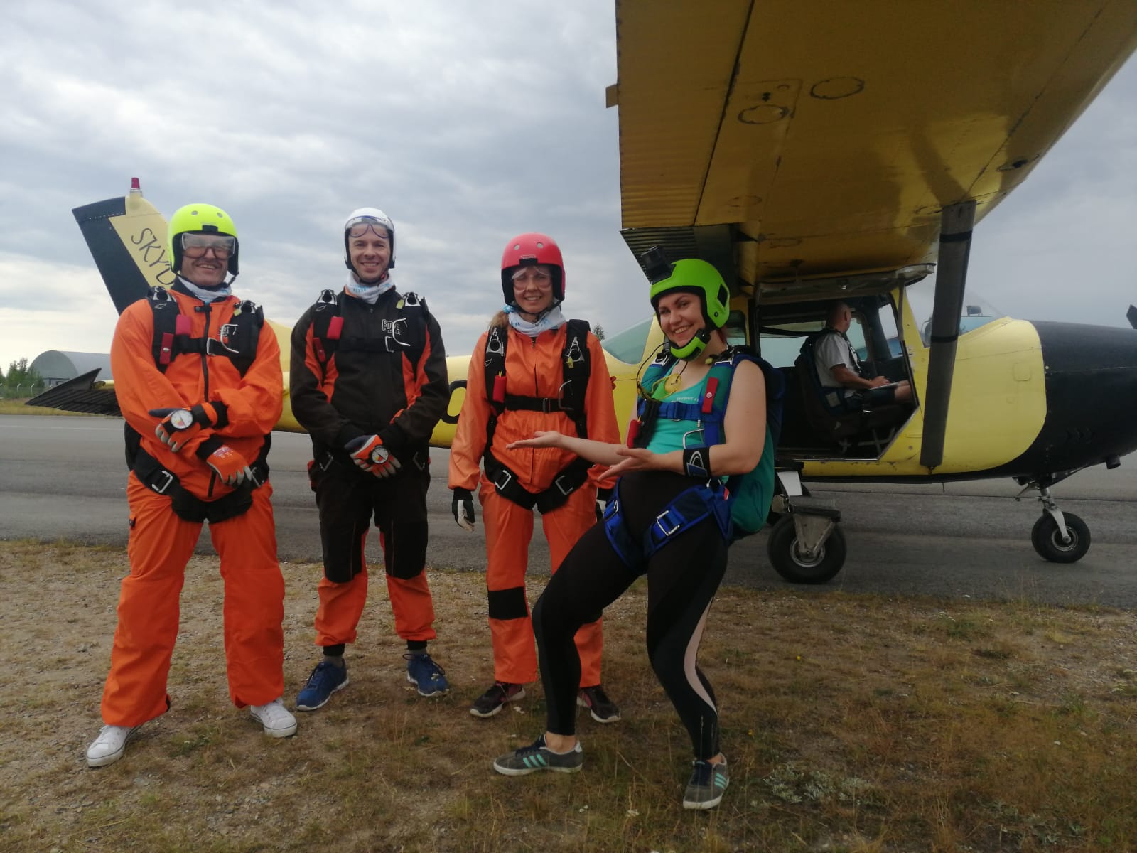 Laskuvarjohypyn alkeiskurssi - Skydive Jyväskylä