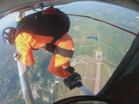 Laskuvarjohypyn alkeiskurssi